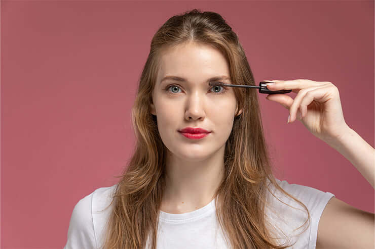 MD Lash Factor® eyelash conditioner compared with mascara